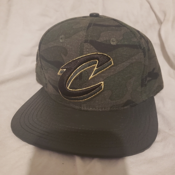 Pro standard Cleveland Cavaliers - Picture 1 of 3
